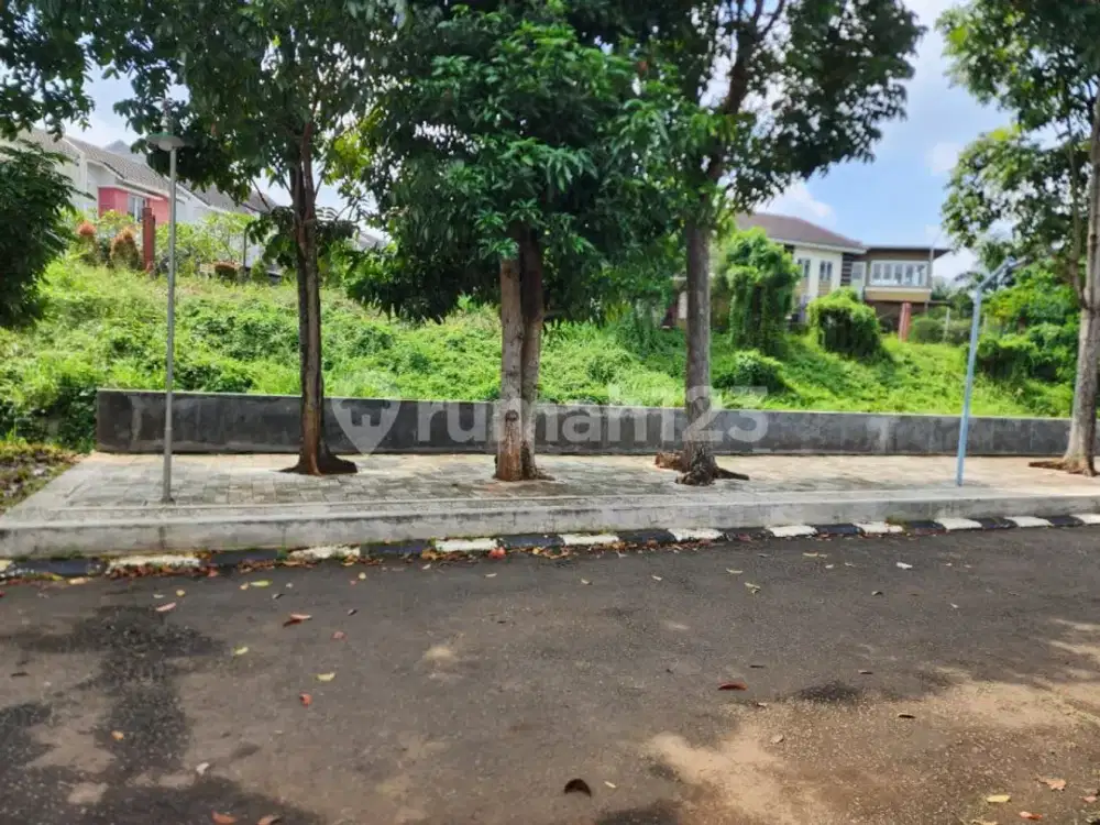 Kavling siap bangun lokasi bagus di Kencana loka BSD city