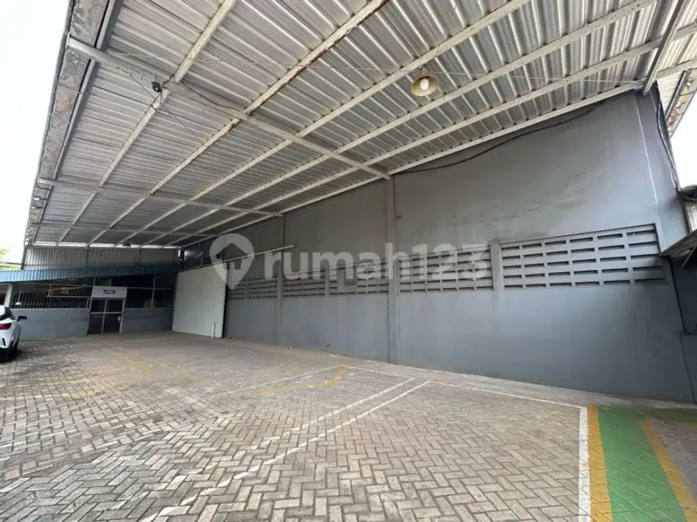 Gudang dekat pintu tol luas 3280 m SHM strategis di Serpong Tangerang Selatan