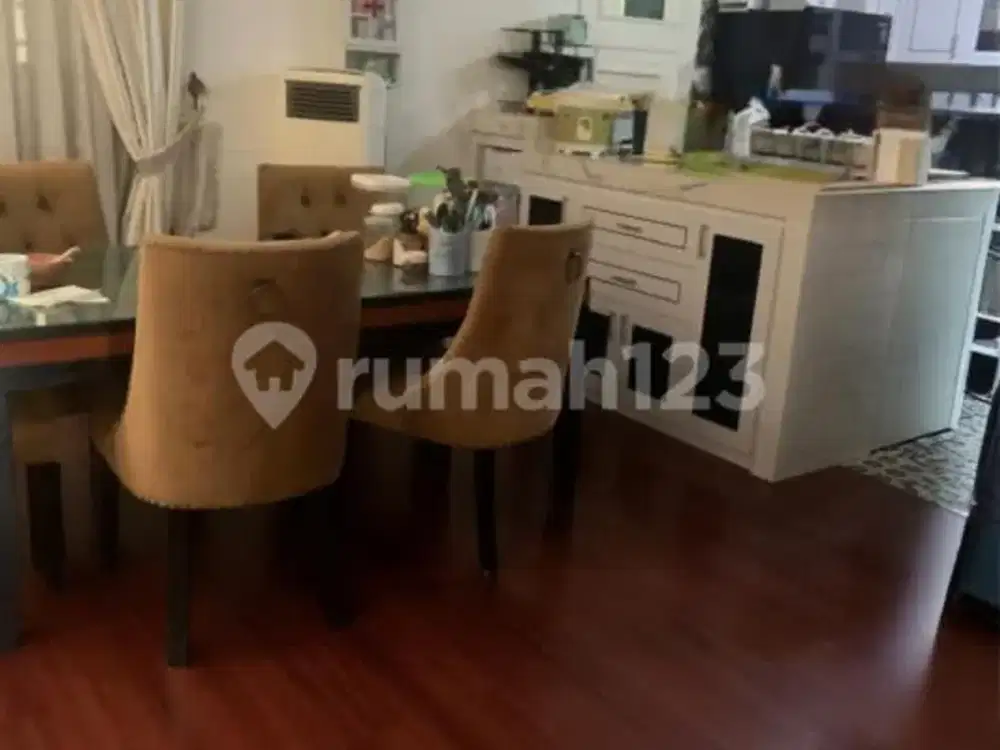 Rumah Rapi Hommy Shm Lokasi Dekat Tol Taman Kota Sekolah di BSD Puspita Loka