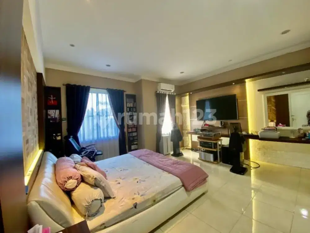 Rumah Cantik Sutera Onyx, Furnish,Design Interior Private pool,Bagus