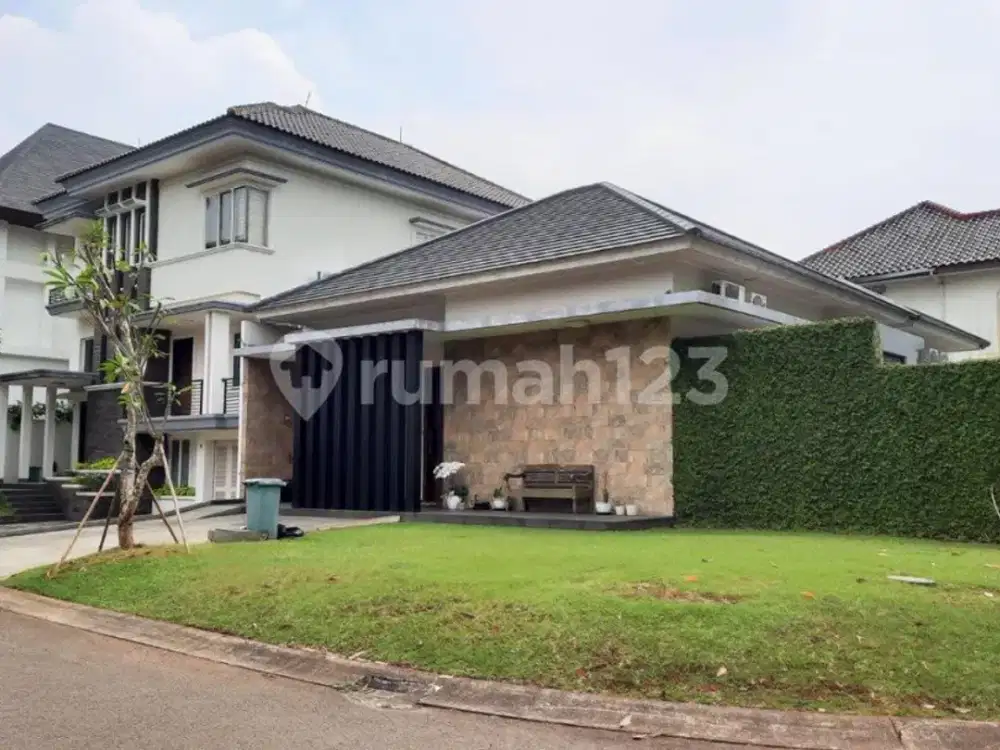 Rumah Mewah Asri Ada Pool Shm Bangunan Mandiri di Karawaci