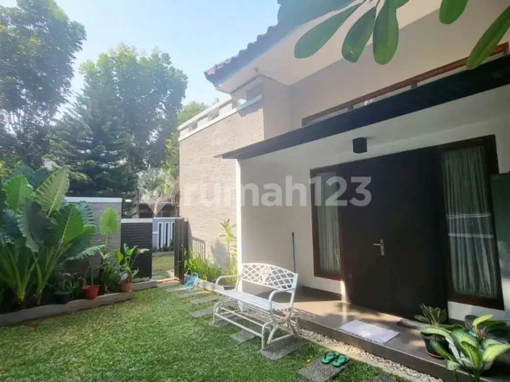 Rumah SHM Bagus hadap Tenggara taman cantik di Kencana loka BSD city