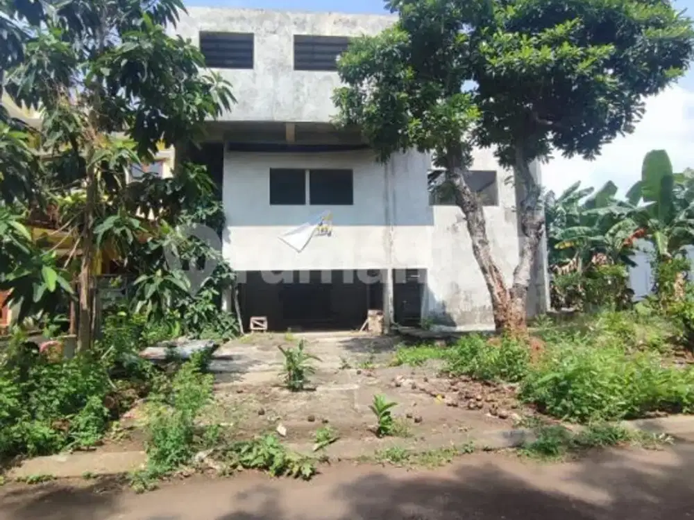 Rumah natural modern minimalis sedang dibangun  ada kolam renang di Sutera Telaga Biru Alam Sutera