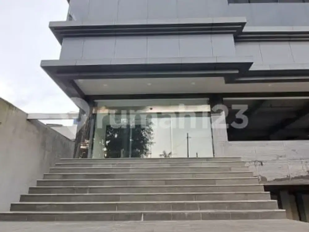 Gedung Baru 956 m SHM parkir luas strategis di Jakarta Selatan