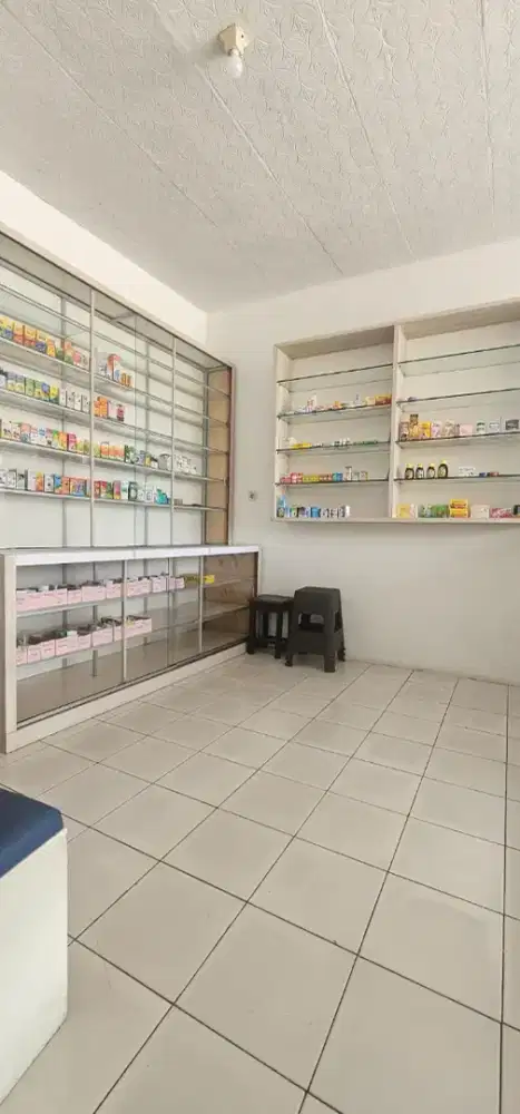 FURNITUR ETALASE PERALATAN & PERLENGKAPAN APOTEK/KLINIK LENGKAP