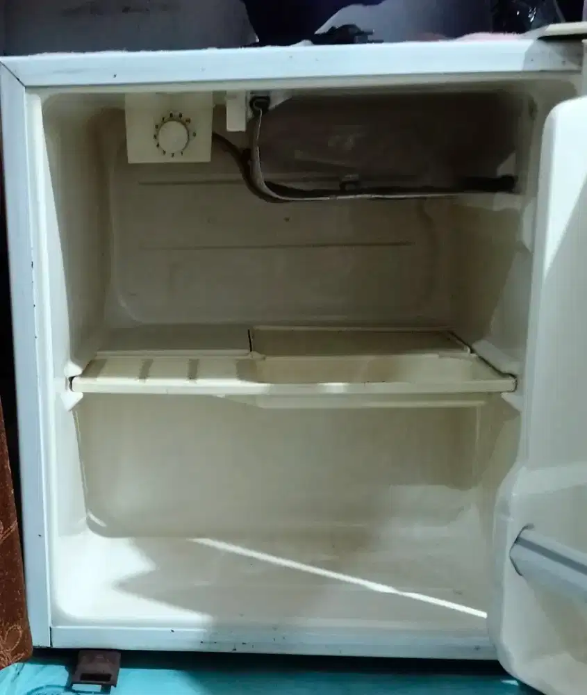 Kulkas kecil Goldstar Minimalis