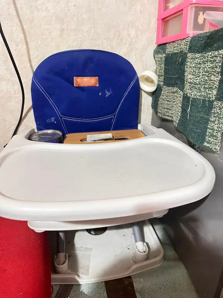 kursi makan bayi