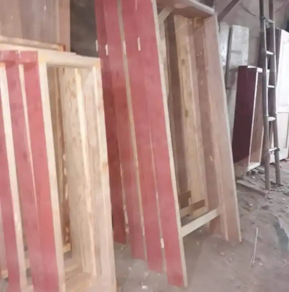 mebel kusen pintu jendela bahan kayu bekas berkualitas