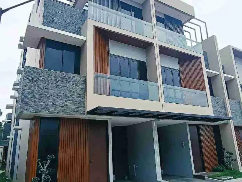 Rumah 3Lantai Dekat Toll Meruya dekat Kampus Mercu Buana