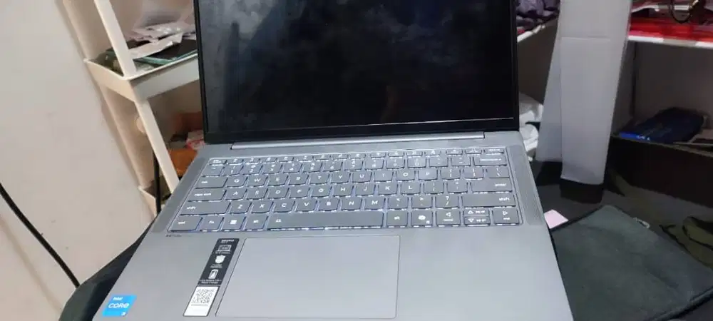 Lenovo Ideapad ram 8 ssd 520 g garansi 2028