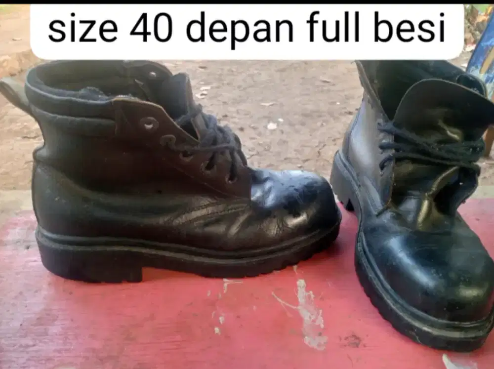 sepatu safety/kerja