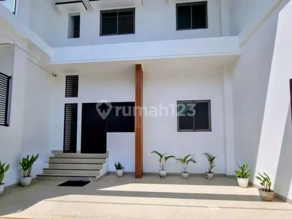 Rumah Mewah Kolam Renang di Area Mertoyudan Magelang Dekat Mall