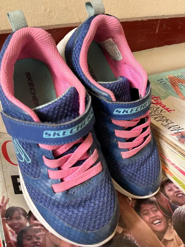 Sepatu skechers anak