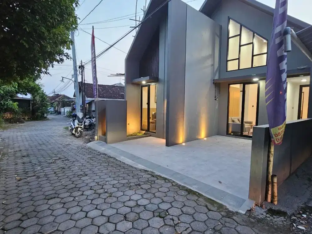 Rumah Mewah Furnished Timur Stadion Maguwoharjo Depok Sleman