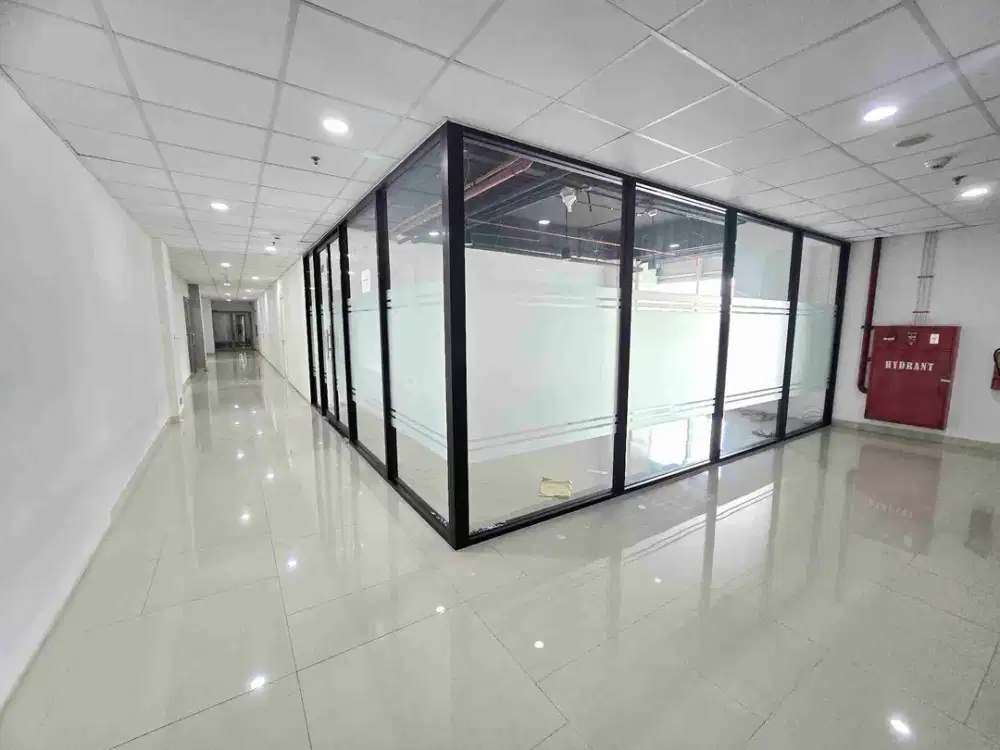 Disewakan atau Dijual cepat Ruang kantor di Praxis surabaya