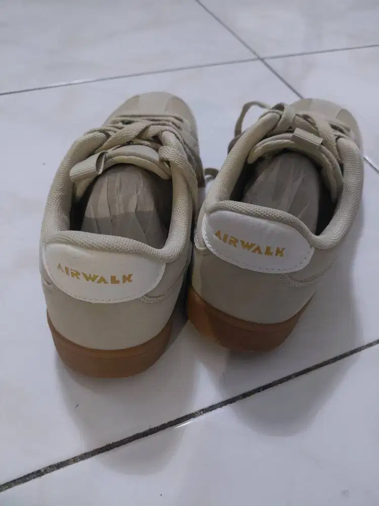 Sepatu Airwalk. Ukuran 37 (insole 24)