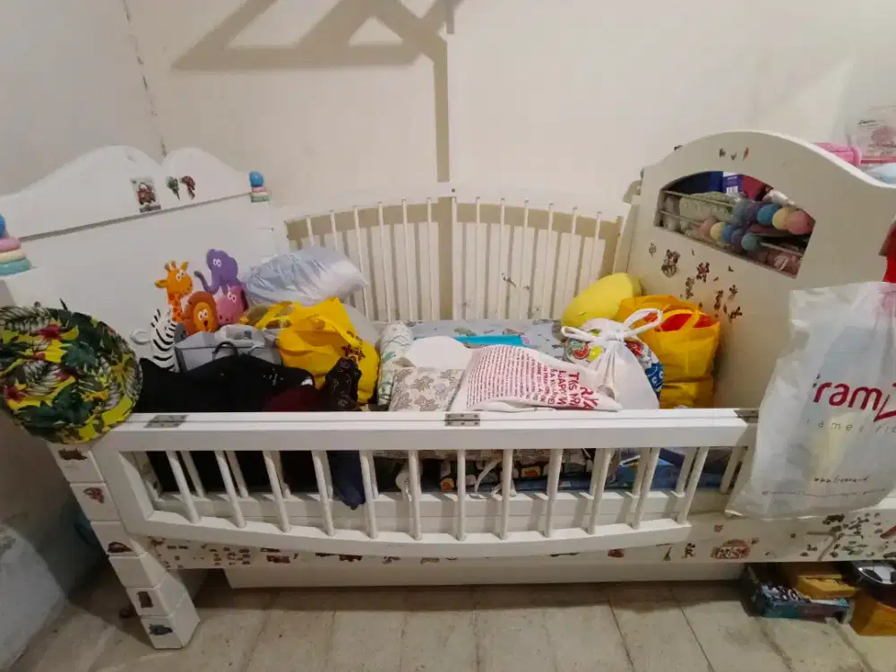 Tempat Tidur / Boks Bayi Bekas berkualitas jarang dipakai