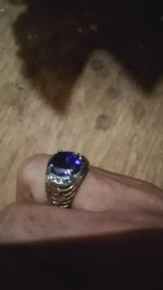 batu cincin biru