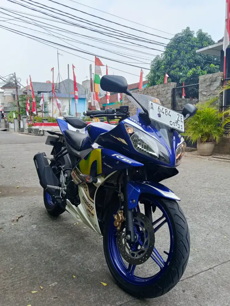 Yamaha R15 v2 Movistar 2016 seperti baru KM 4000