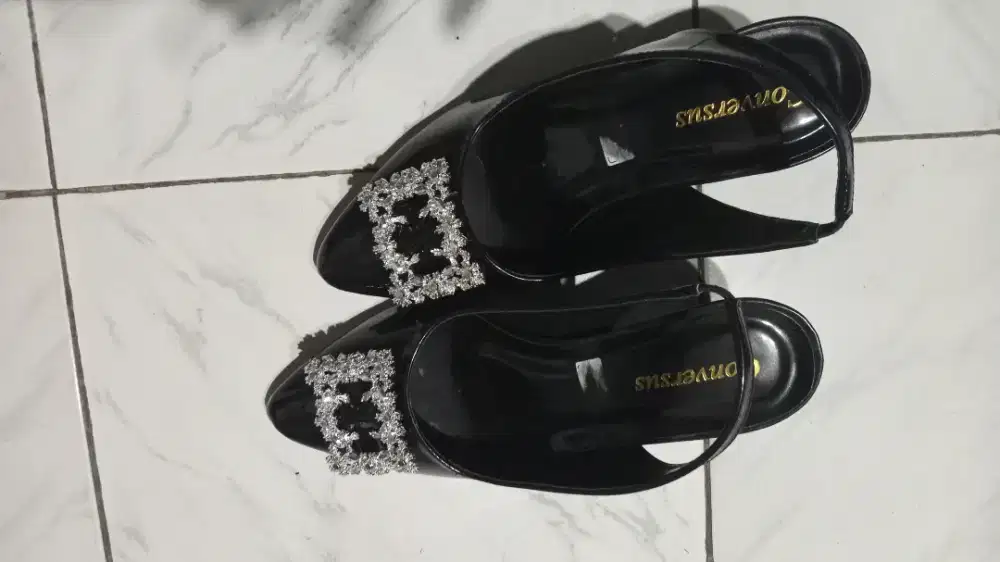 Sepatu heels wanita
