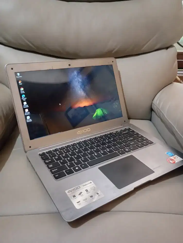 Laptop axioo MyBook slim.