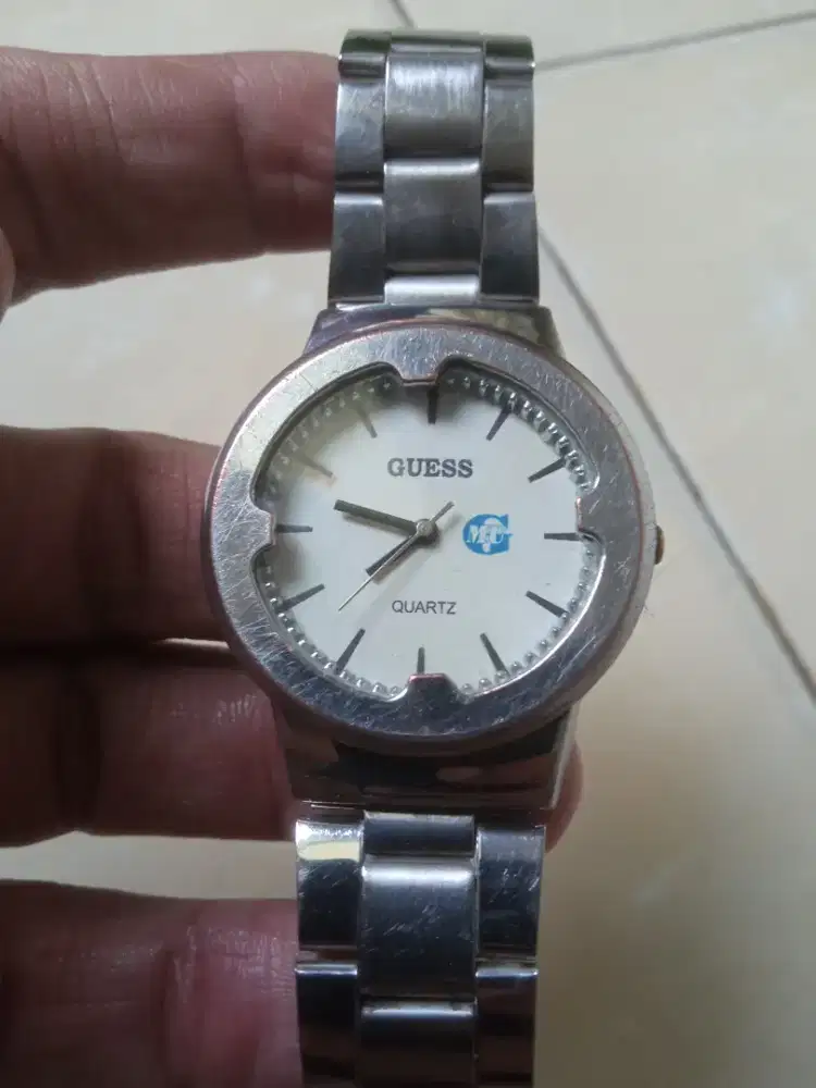 Jam tangan pria guess