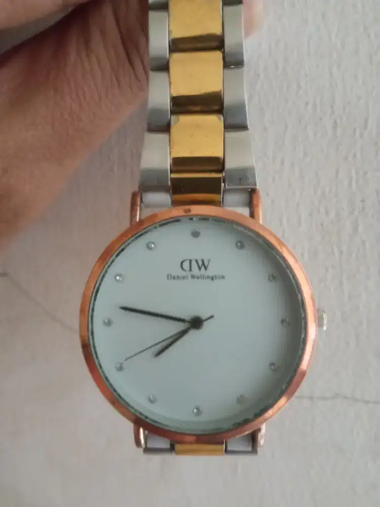 Jam tangan pria dw