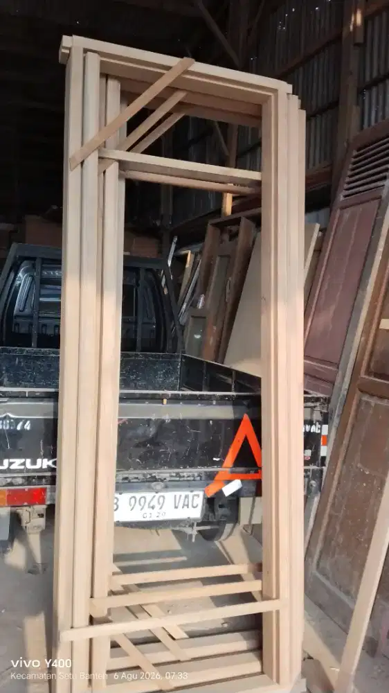 Kusen pintu kayu solid  kayu oven