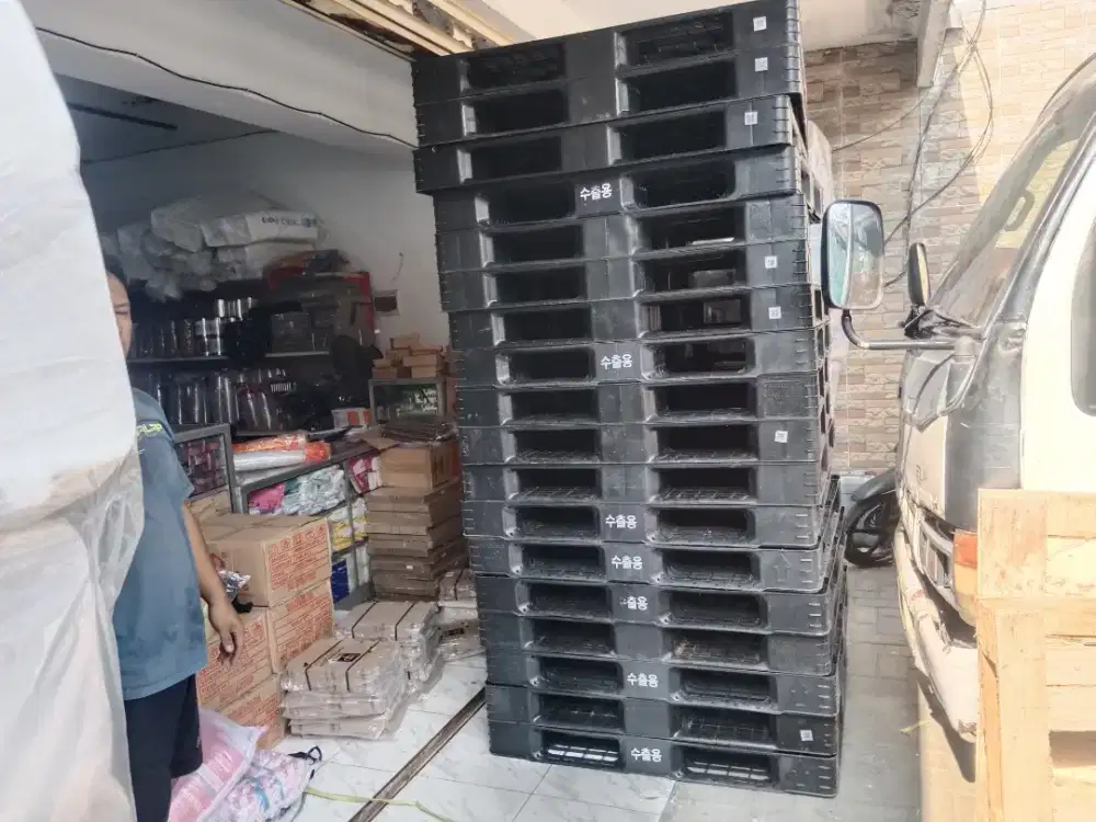 Pallet plastik second siap distribusi
