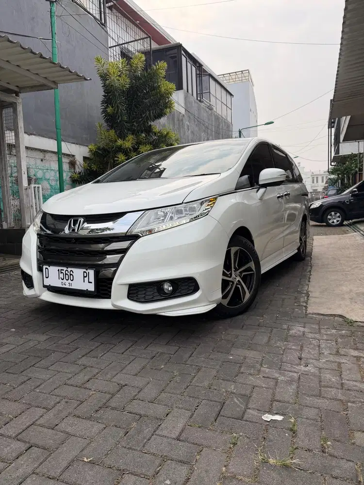 Honda Odyssey Prestige 2015 AT antik matic mulus terawat rare putih