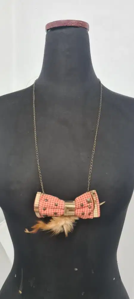 Kalung jepit pita, kalung pita bulu, jepit, asesoris multifungsi