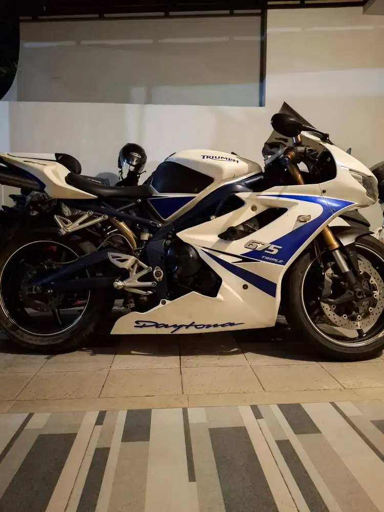 triumph daytona 675 special edition 2011