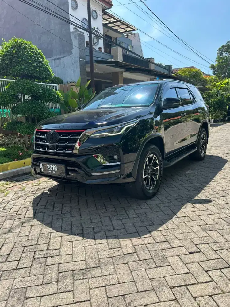 TOYOTA FORTUNER VRZ TRD 2.4  AT 2021 PUTIH READY HITAM