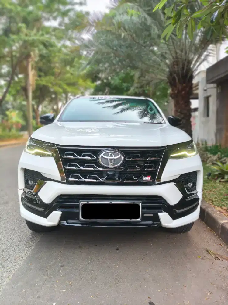Toyota Fortuner GR 2.4 Putih KM 23000 Istimewa 2022 Diesel