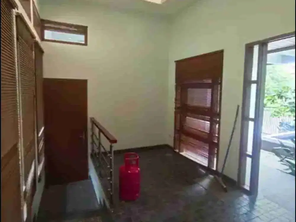Disewakan rumah mewah terawat full furnished di perumahan Batununggal Bandung