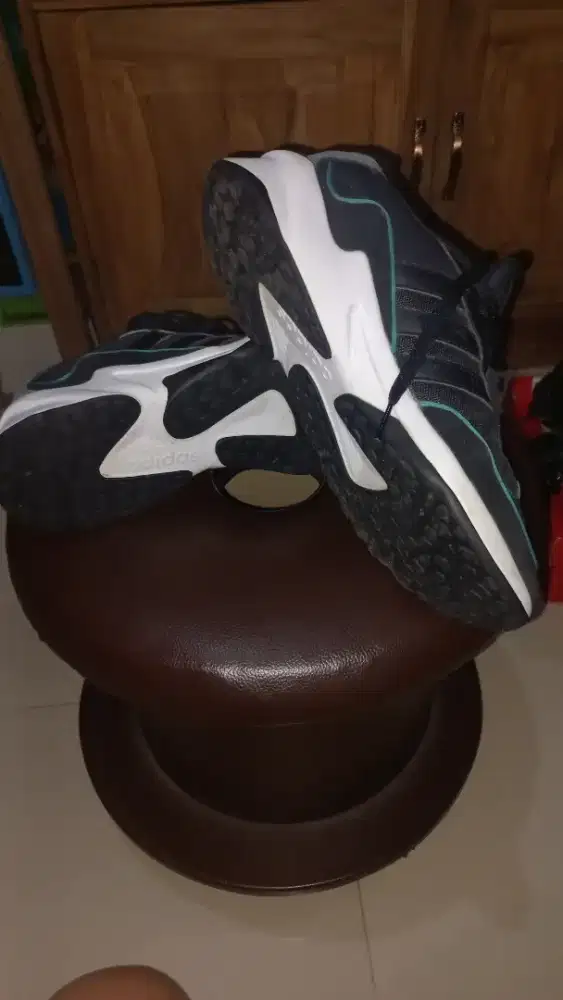 SEPATU ADIDAS BEKAS