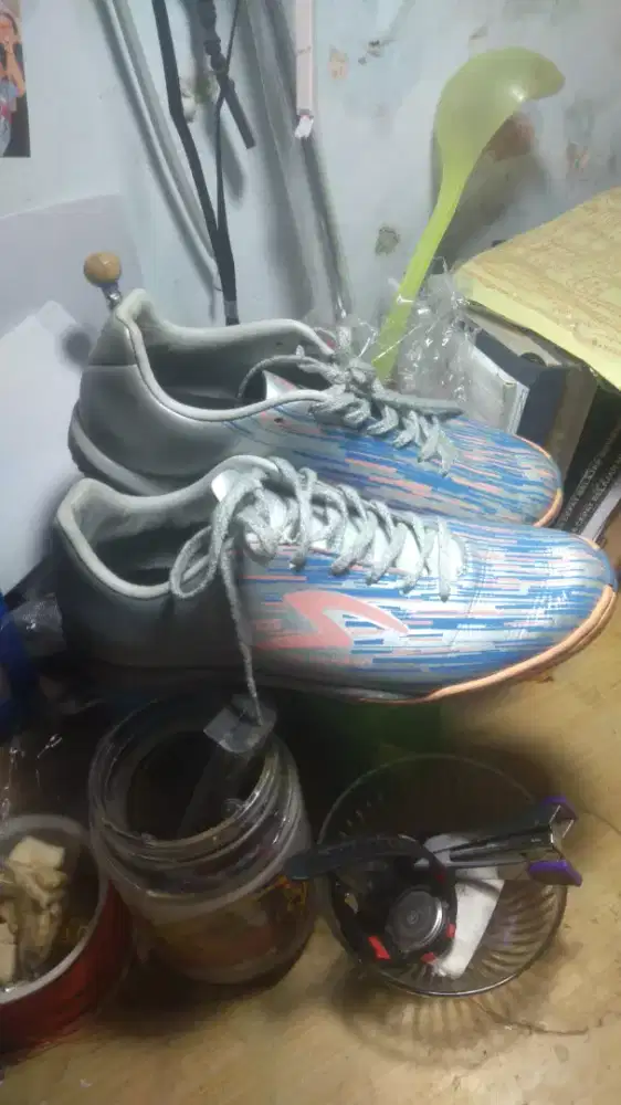 Dijual sepatu futsal