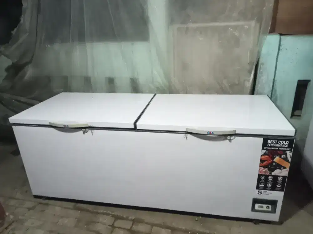 Freezer bok merek Gea kapasitas 1200 liter