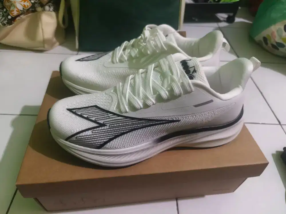 Sepatu diadora soar 42