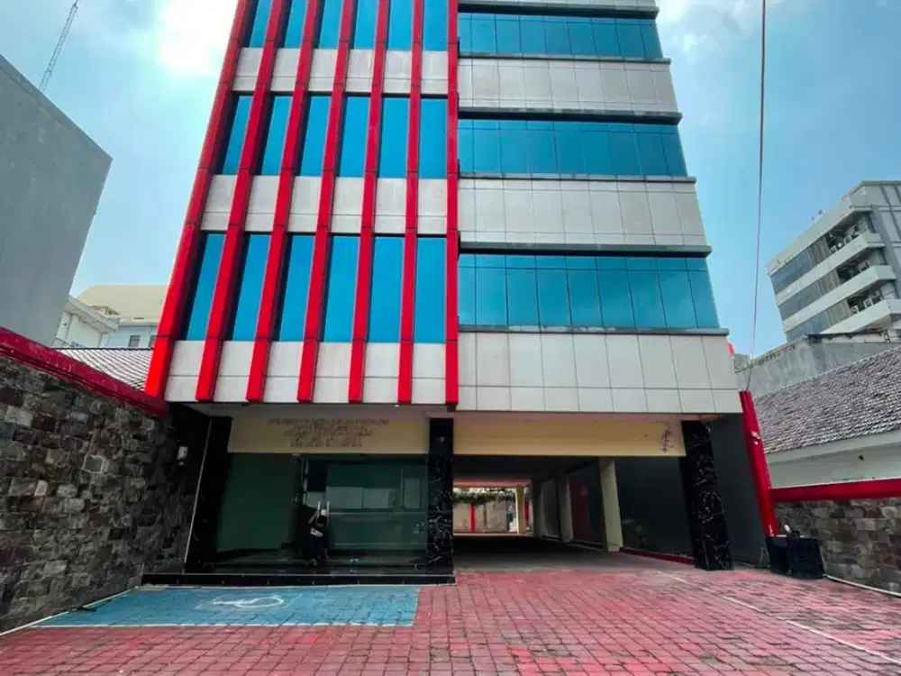 Gedung Perkantoran 5 Lantai di Cikini Jakarta Pusat. SHM