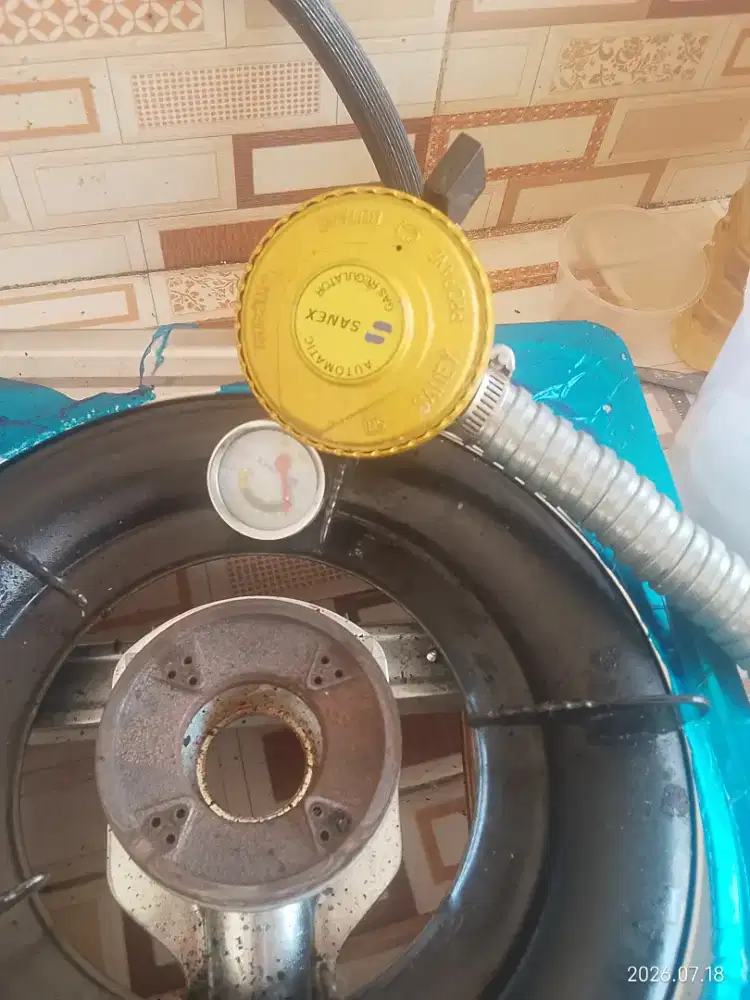 jual murah saja satu set kompor satu tungku naru 2bulan pakai