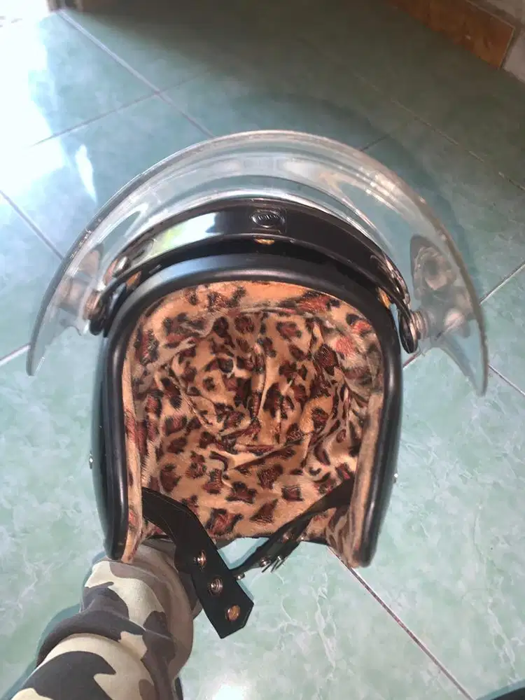 helm slimhead leopard
