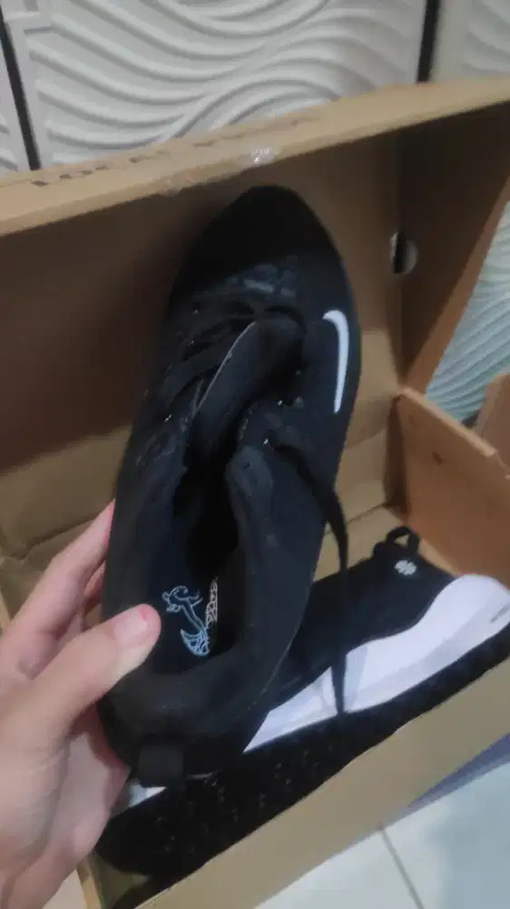 Sepatu hitam size 40