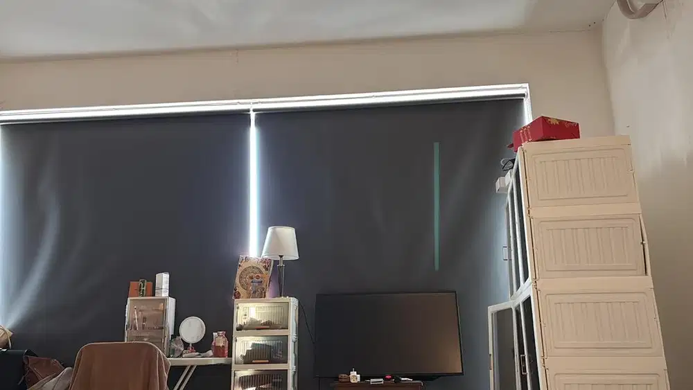 Roller blind dark grey black out seperti baru