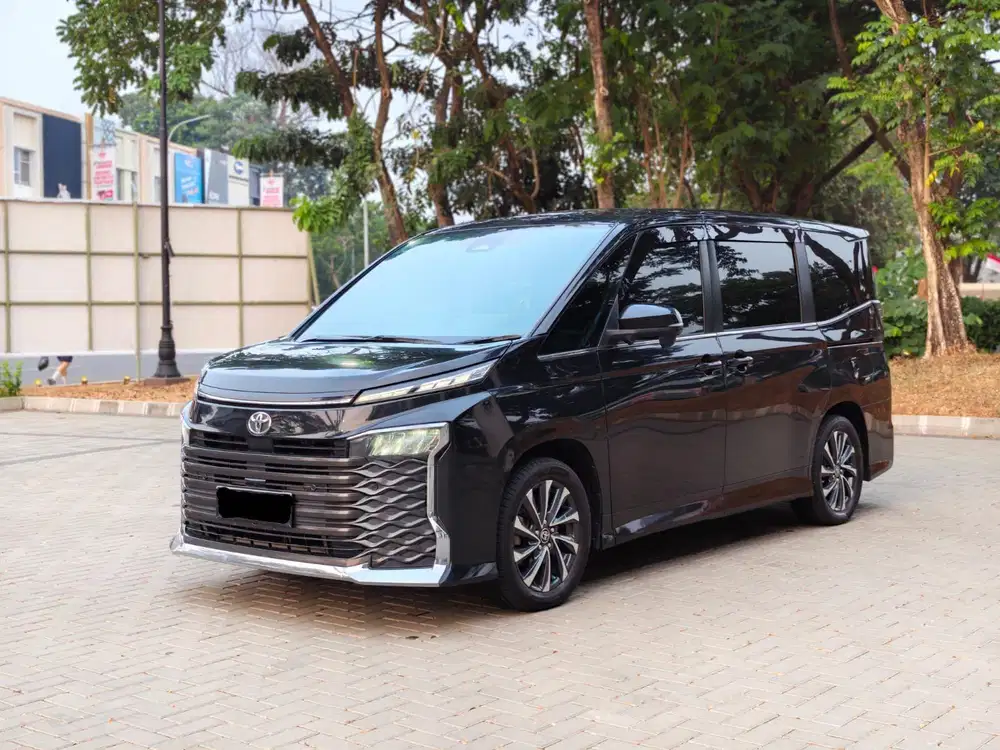 Toyota Voxy 2.0 AT 2023 Pajak Panjang