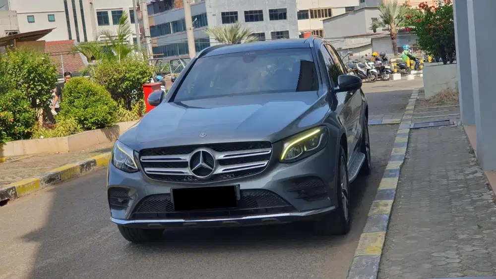 Mercedes benz mercy glc200 amg line 2018 abu metalik