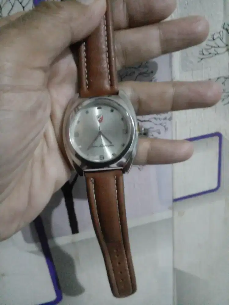 Jam tangan Lamborghini