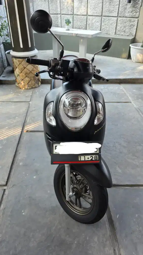 Scoopy Prestige 2023 Hitam