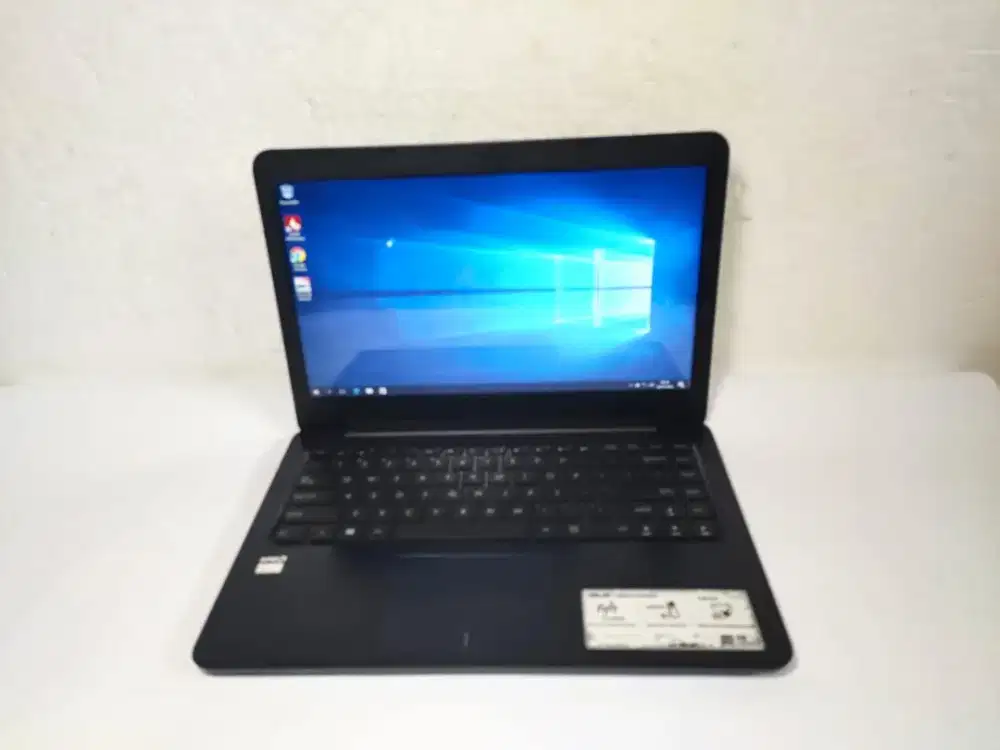 B1108 Asus E402W AMD E2-6110 Ram 4GB hdd 500GB
