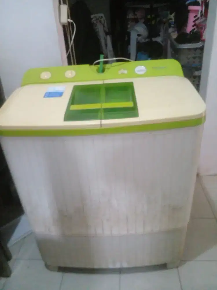 Mesin cuci Polytron